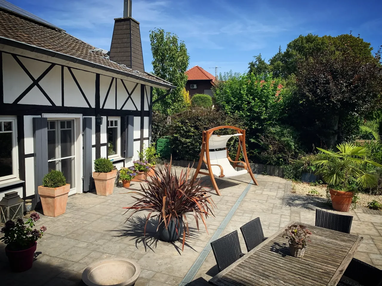 VibesBuilder Studios venue – charming half-timbered house with garden terrace in Erkelenz